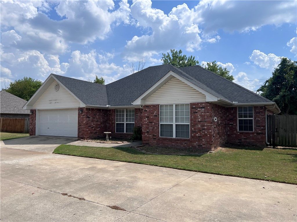 5563 E Antlers Court, Fayetteville, AR 72701