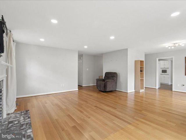 4133 POINT HOLLOW LN, Fairfax, VA 22033