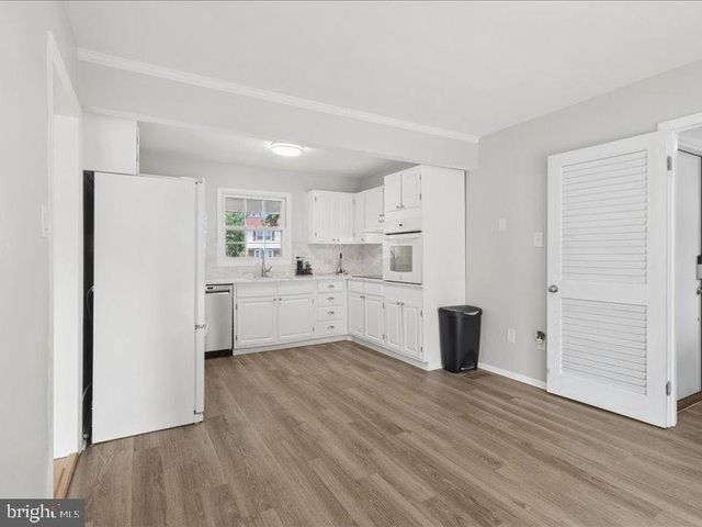 4133 POINT HOLLOW LN, Fairfax, VA 22033