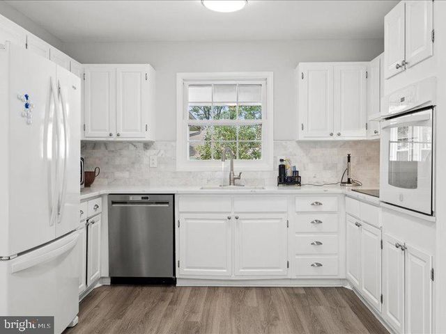 4133 POINT HOLLOW LN, Fairfax, VA 22033