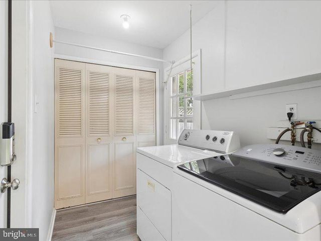 4133 POINT HOLLOW LN, Fairfax, VA 22033