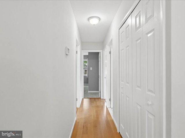 4133 POINT HOLLOW LN, Fairfax, VA 22033