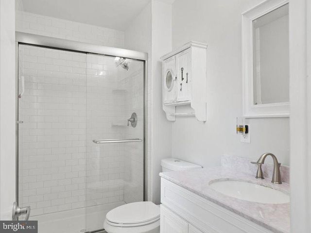 4133 POINT HOLLOW LN, Fairfax, VA 22033