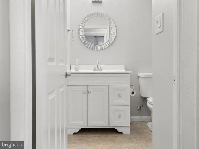 4133 POINT HOLLOW LN, Fairfax, VA 22033