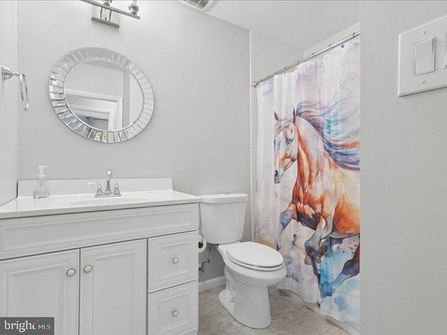 4133 POINT HOLLOW LN, Fairfax, VA 22033