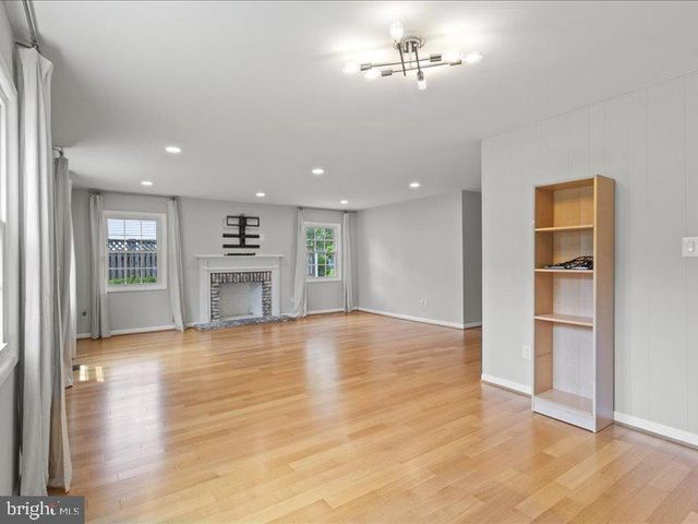 4133 POINT HOLLOW LN, Fairfax, VA 22033