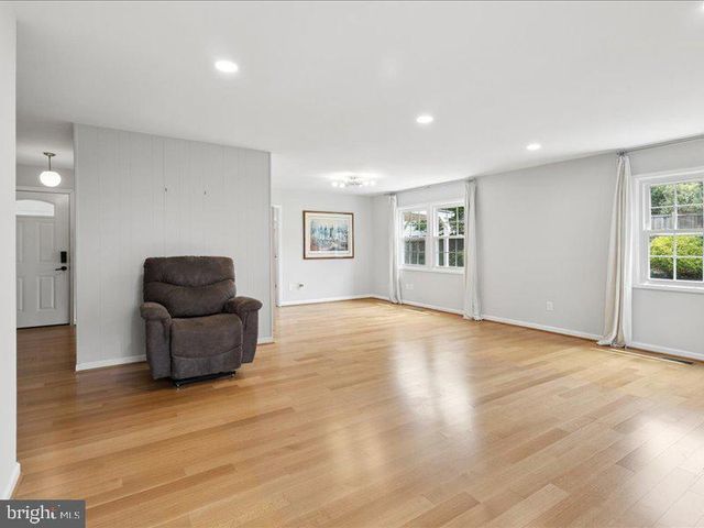 4133 POINT HOLLOW LN, Fairfax, VA 22033