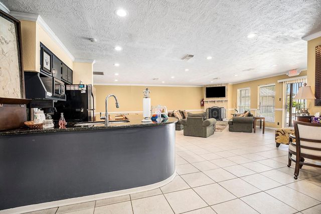 1500 Bay Area Boulevard 424, Houston, TX 77058
