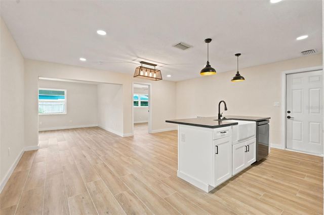 4700 CHANCELLOR STREET NE, St Petersburg, FL 33703
