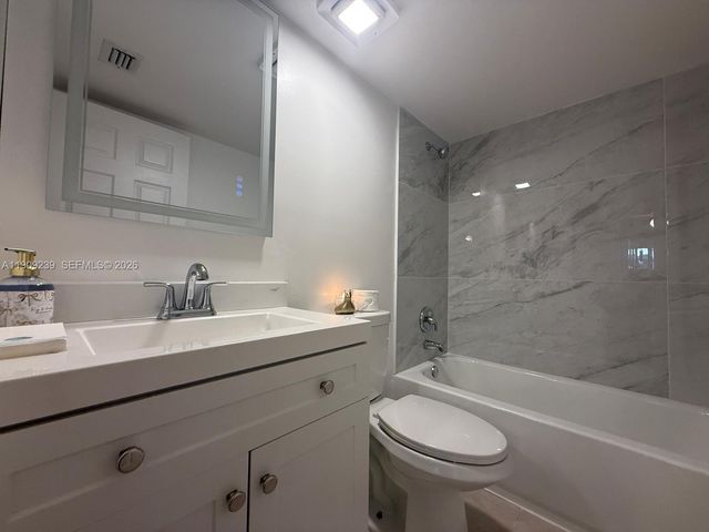 523 Trace Circle 105, Deerfield Beach, FL 33441