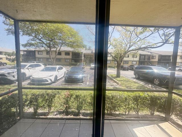 523 Trace Circle 105, Deerfield Beach, FL 33441