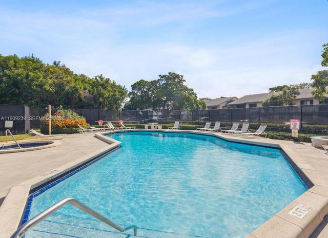 523 Trace Circle 105, Deerfield Beach, FL 33441