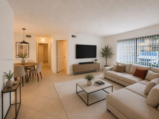 523 Trace Circle 105, Deerfield Beach, FL 33441