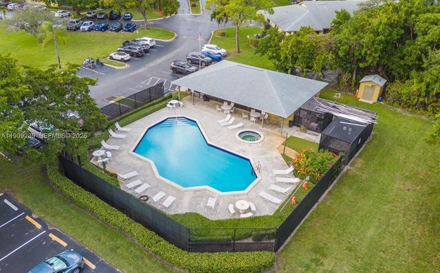 523 Trace Circle 105, Deerfield Beach, FL 33441