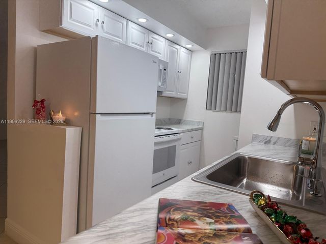 523 Trace Circle 105, Deerfield Beach, FL 33441