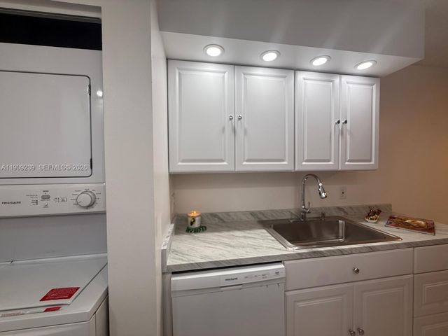 523 Trace Circle 105, Deerfield Beach, FL 33441