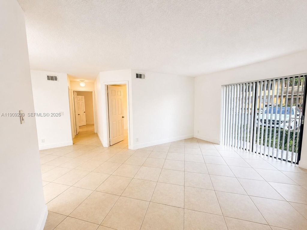 523 Trace Circle 105, Deerfield Beach, FL 33441