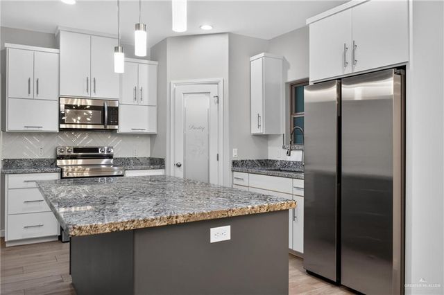 1425 W Franklin Avenue, Alton, TX 78573