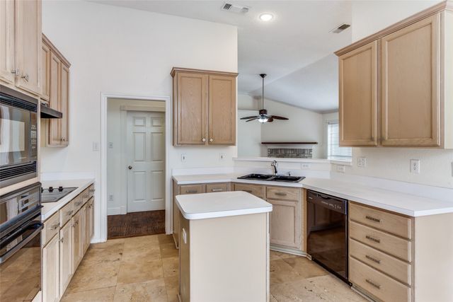 7628 Arbor Ridge Court, Fort Worth, TX 76112