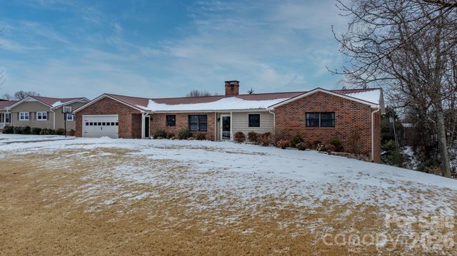 1621 Dakota Drive, Hudson, NC 28638