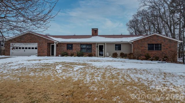 1621 Dakota Drive, Hudson, NC 28638