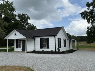 803 Westside Dr, Tullahoma, TN 37388