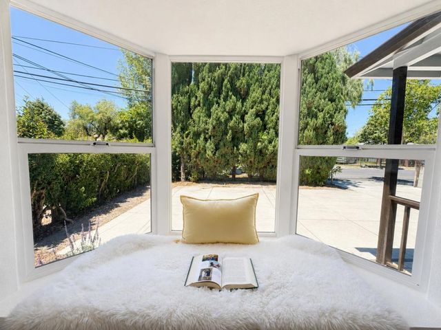 1268 Carlton Avenue, Menlo Park, CA 94025