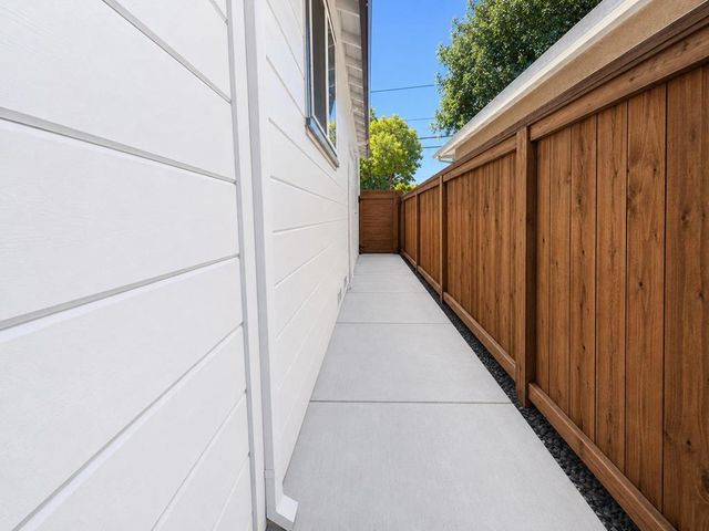 1268 Carlton Avenue, Menlo Park, CA 94025