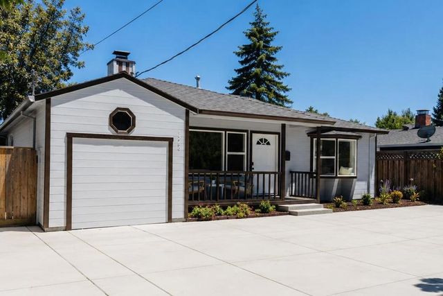 1268 Carlton Avenue, Menlo Park, CA 94025