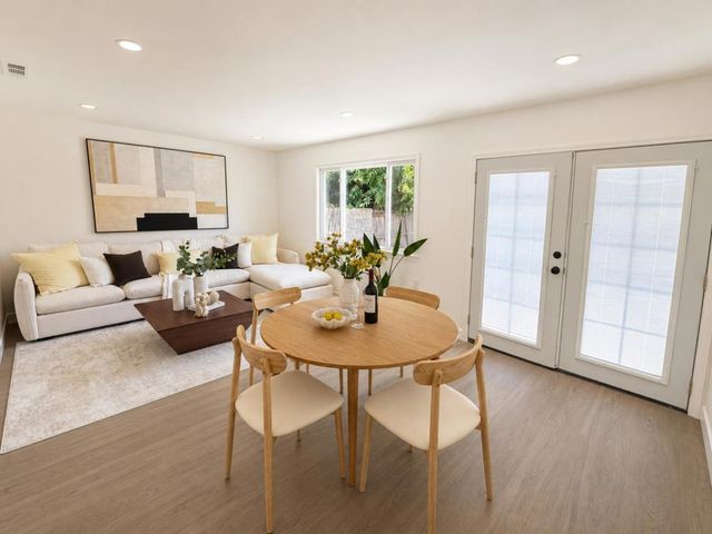1268 Carlton Avenue, Menlo Park, CA 94025