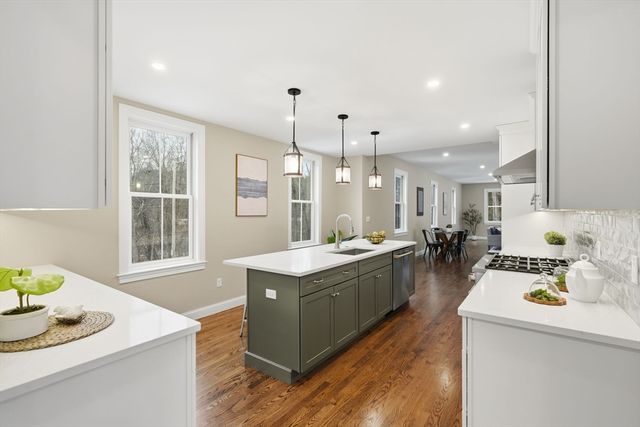 105 Central St, Andover, MA 01810