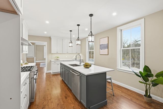 105 Central St, Andover, MA 01810