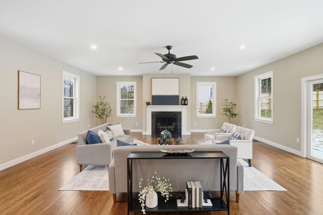 105 Central St, Andover, MA 01810