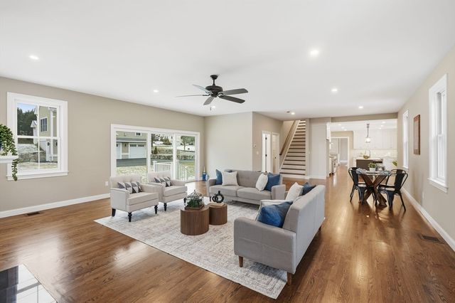 105 Central St, Andover, MA 01810