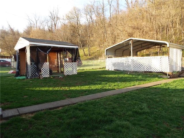 18 Penn Ave, Clarksville, PA 15322