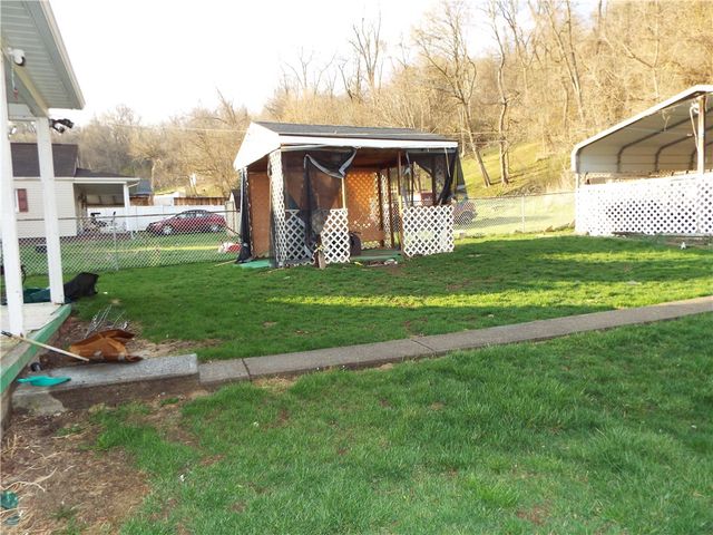 18 Penn Ave, Clarksville, PA 15322