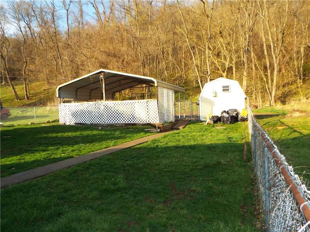 18 Penn Ave, Clarksville, PA 15322