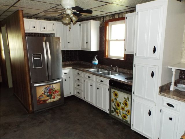 18 Penn Ave, Clarksville, PA 15322