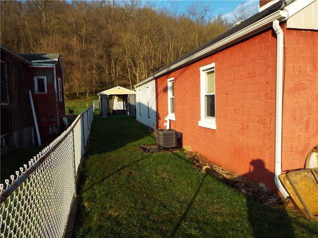 18 Penn Ave, Clarksville, PA 15322