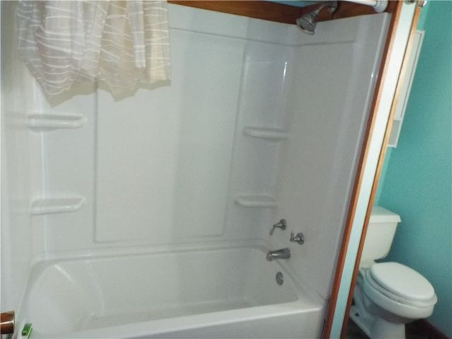 18 Penn Ave, Clarksville, PA 15322