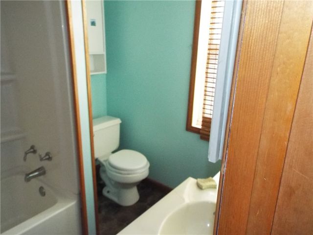 18 Penn Ave, Clarksville, PA 15322