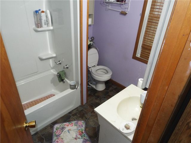 18 Penn Ave, Clarksville, PA 15322