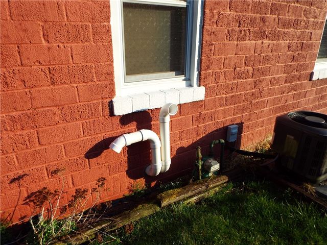 18 Penn Ave, Clarksville, PA 15322