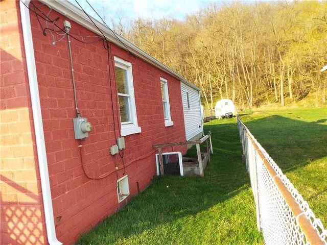 18 Penn Ave, Clarksville, PA 15322