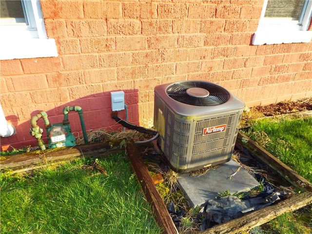 18 Penn Ave, Clarksville, PA 15322