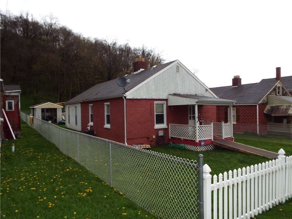 18 Penn Ave, Clarksville, PA 15322