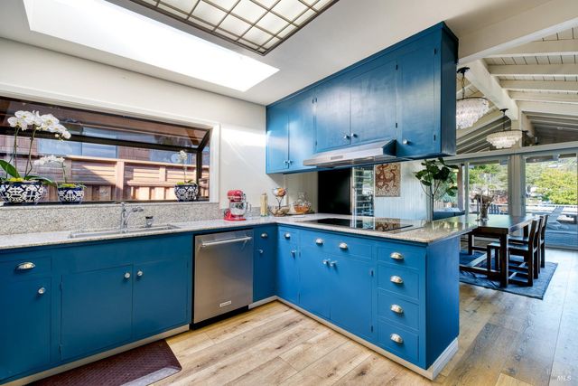 10 Capri Ct, San Rafael, CA 94901