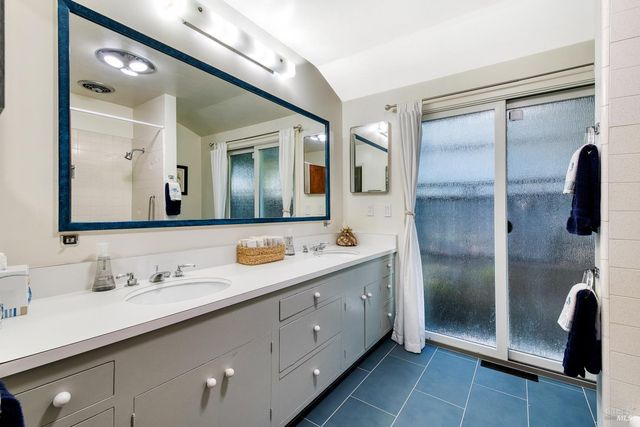 10 Capri Ct, San Rafael, CA 94901