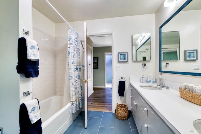 10 Capri Ct, San Rafael, CA 94901