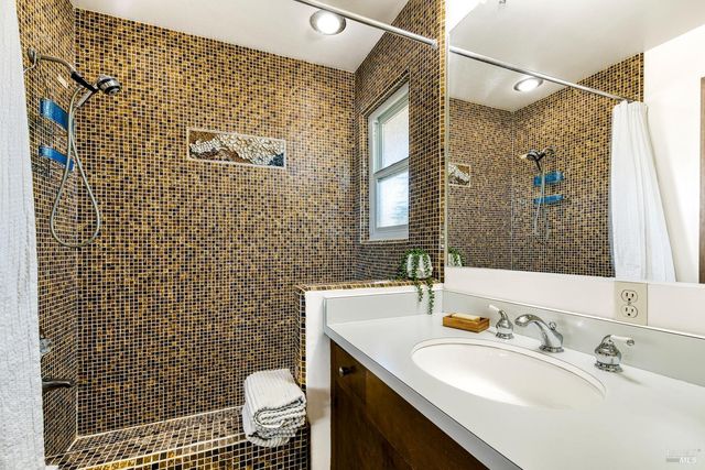 10 Capri Ct, San Rafael, CA 94901